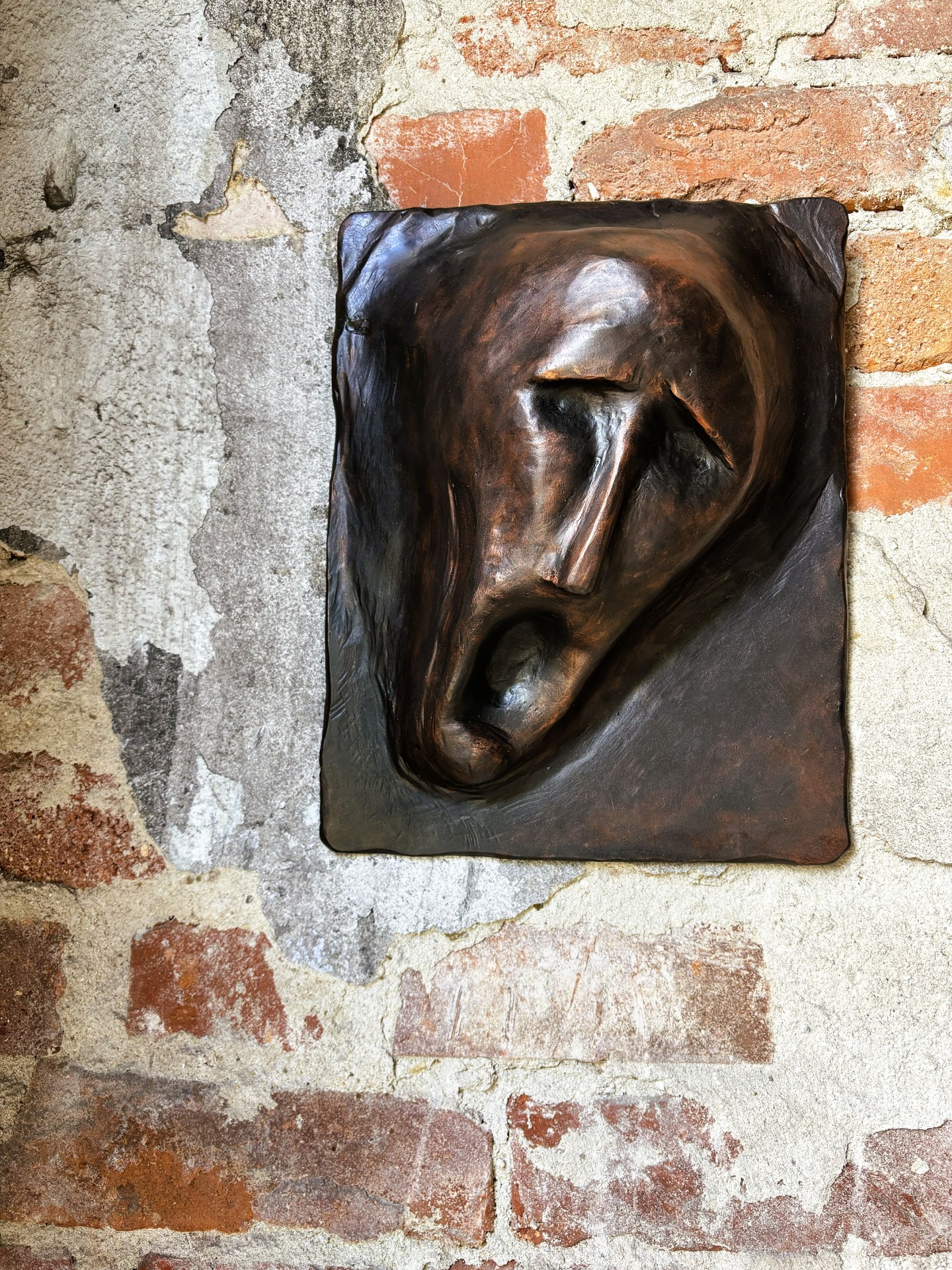 A wrought-iron sculpture titled I Speak Hate depicting, in an expressionist style, the face of a screaming person.